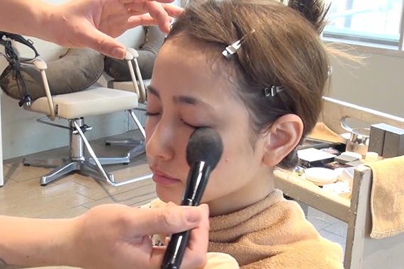 いまっぽいナチュラルメイクをつくる<br />
ベースメイクのポイント