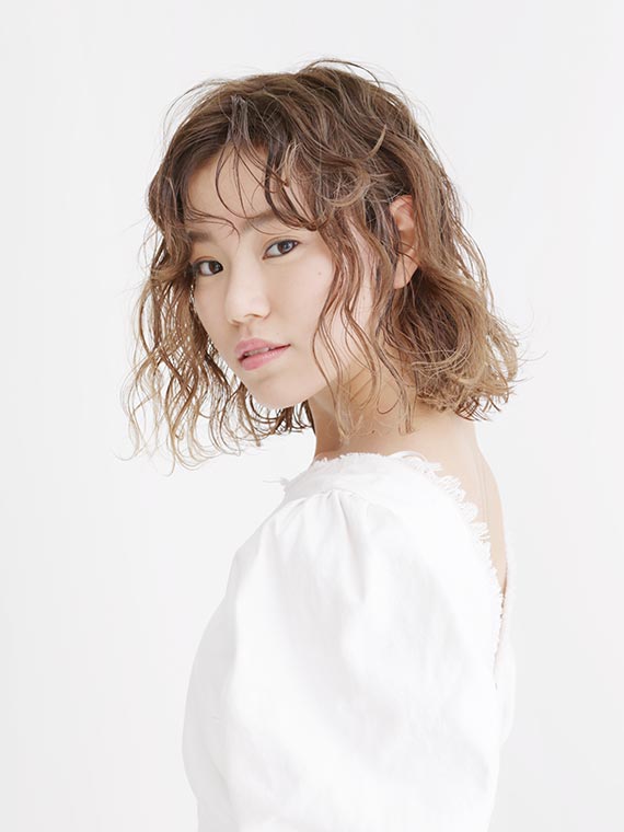 7月7日、叶えたい願いは?<br />
グラデ×ハイライトでみせるミルキーベージュ