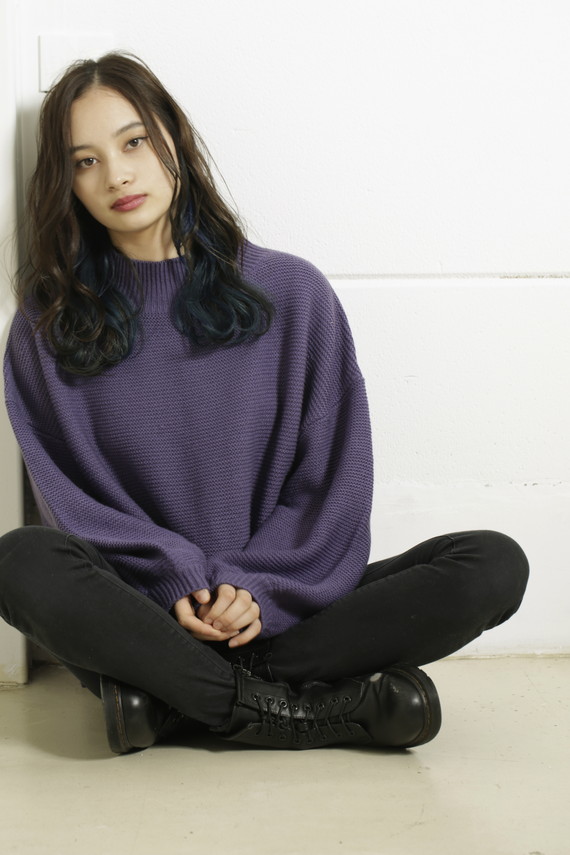 美しいブルーが<br />
切なくも色鮮やかに発色する
