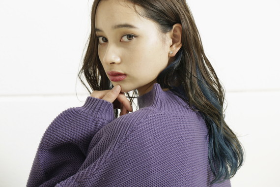 美しいブルーが<br />
切なくも色鮮やかに発色する
